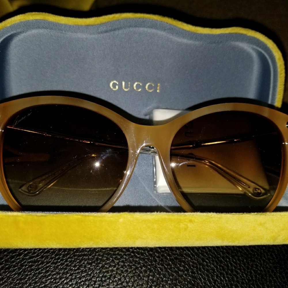 GUCCI SUNGLASSES
